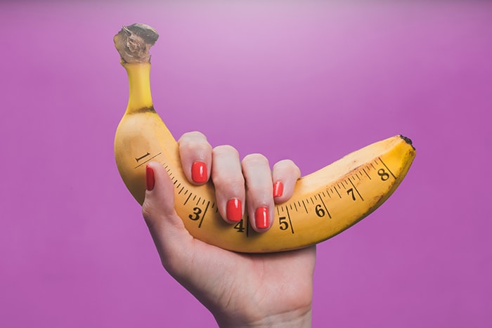Average Girth Size - hand holding banana