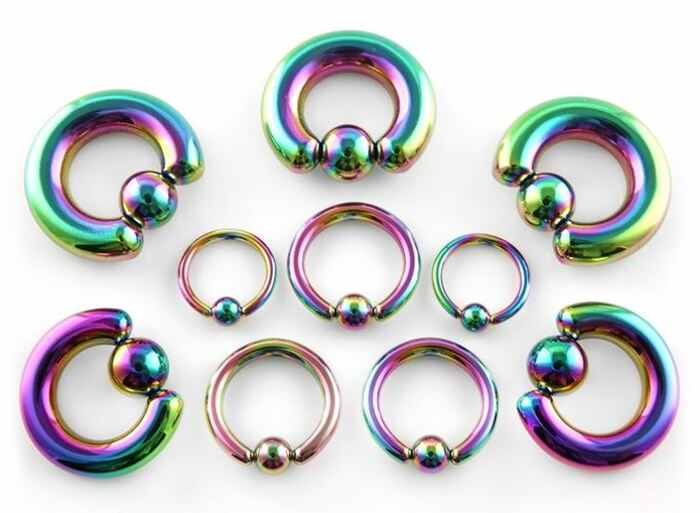 Tragus Piercing - Multicolored rings