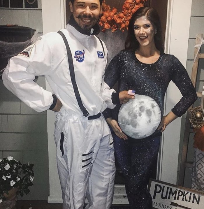 funny couples costumes - Moon and astronaut