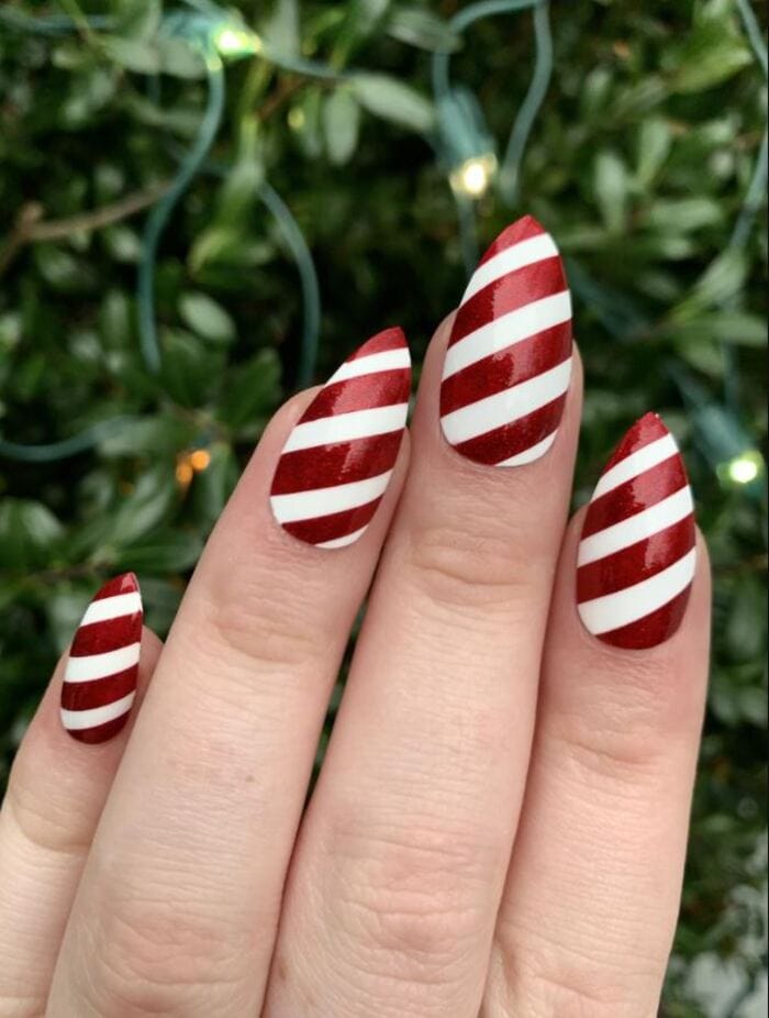 Christmas nails - Red stripy nails