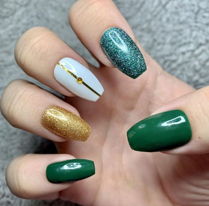 Christmas nails - Green and sparkly nails