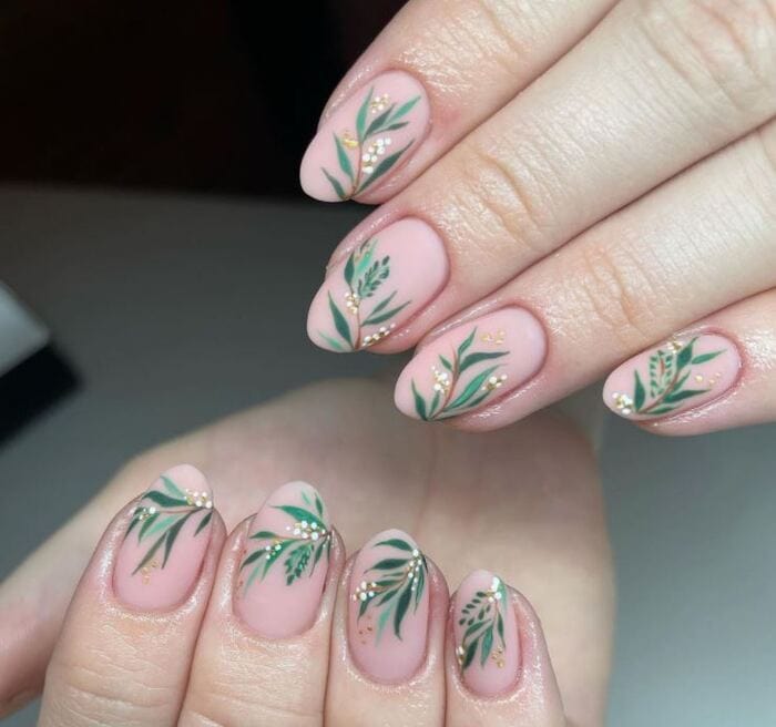 Christmas Nails - Mistletoe nails
