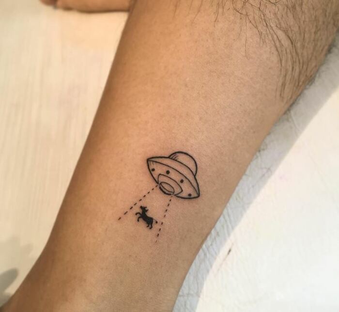 Minimalist Tattoos - Tiny UFO