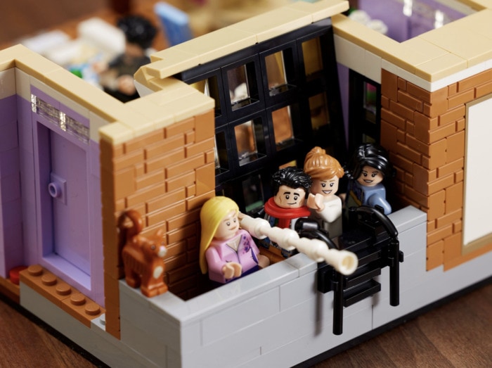 Lego Friends Apartments - Monica's apartment balcony