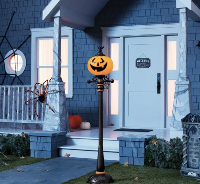 Target Halloween Hyde and Eek 2021 - Pumpkin Streetlamp