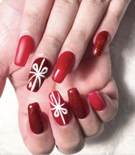 21 Christmas Nail Designs to Spread the Holiday Cheer | Darcy