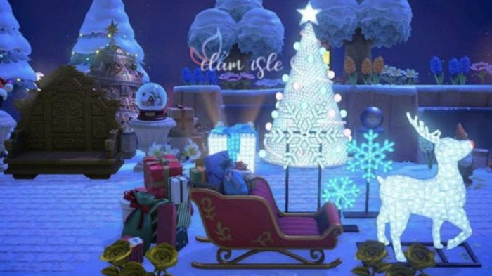 Animal Crossing Christmas Ideas - Lit Up Tree