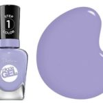 Nail Trends 2022 - periwinkle polish