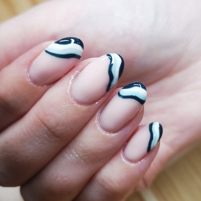 Winter Nails - Green squiggly tips