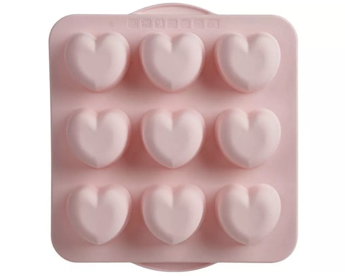 Target Valentine's Day 2022 - heart baking tray