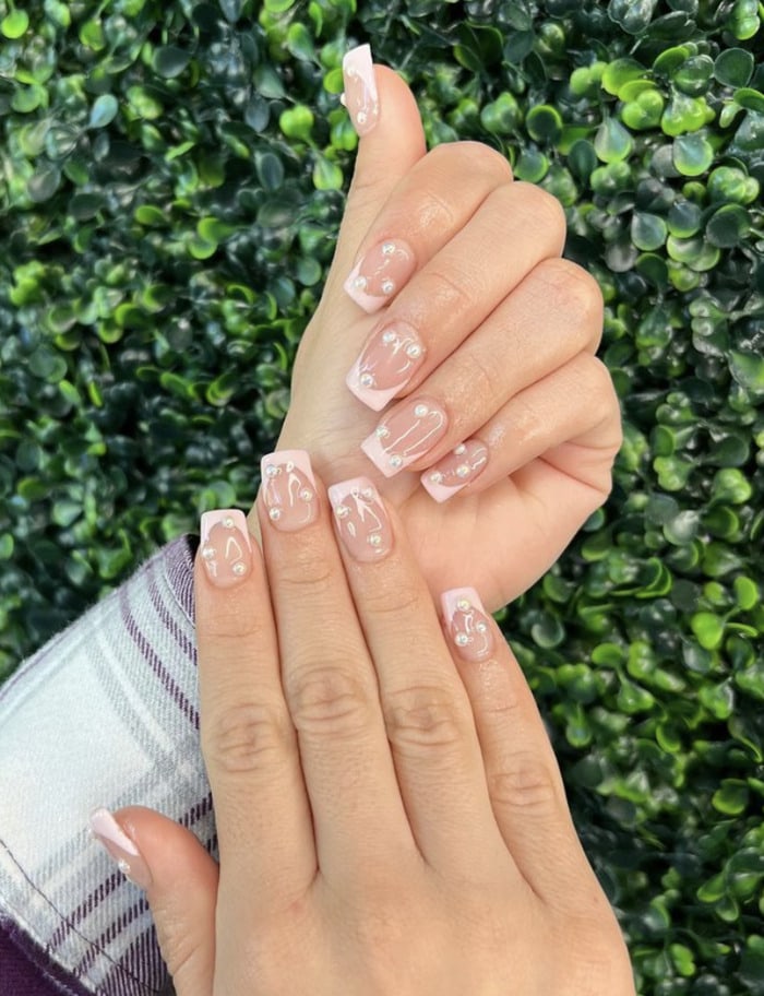 French Tip Nails - pearls