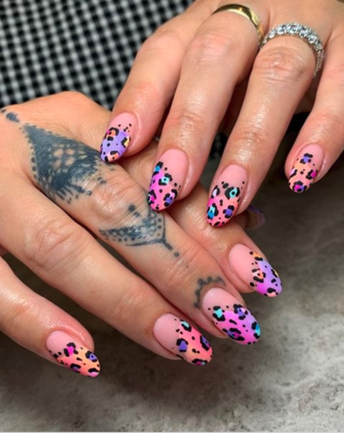 Spring Nails 2022 - colorful cheetah