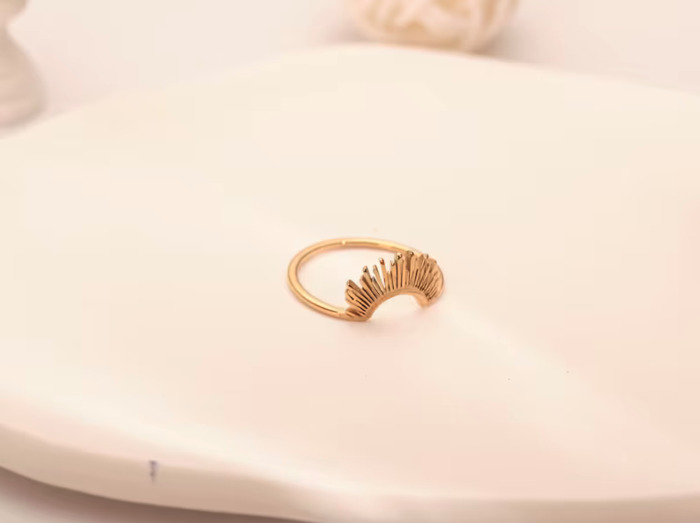 Leo gifts - crown ring