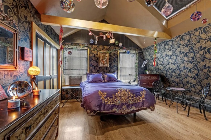Salem Airbnb - Lorelei Witches House bedroom