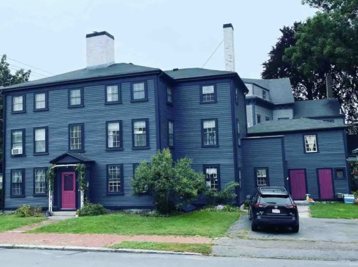 Salem Airbnb - Ives Inn