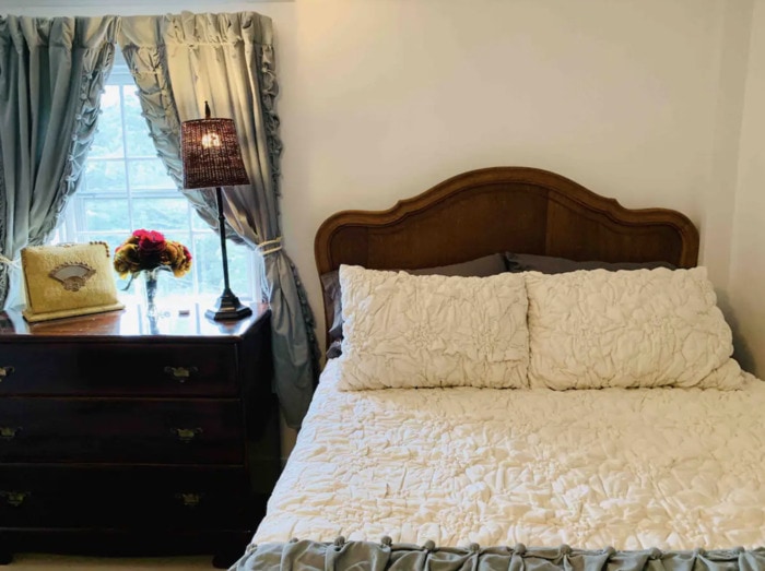 Salem Airbnb - Ives Inn Bedroom Green Room