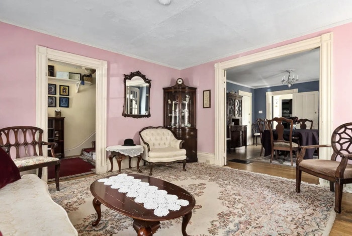 Salem Airbnbs - Henry Derby House living room