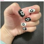 Black Nails - Black and White Flower Nails