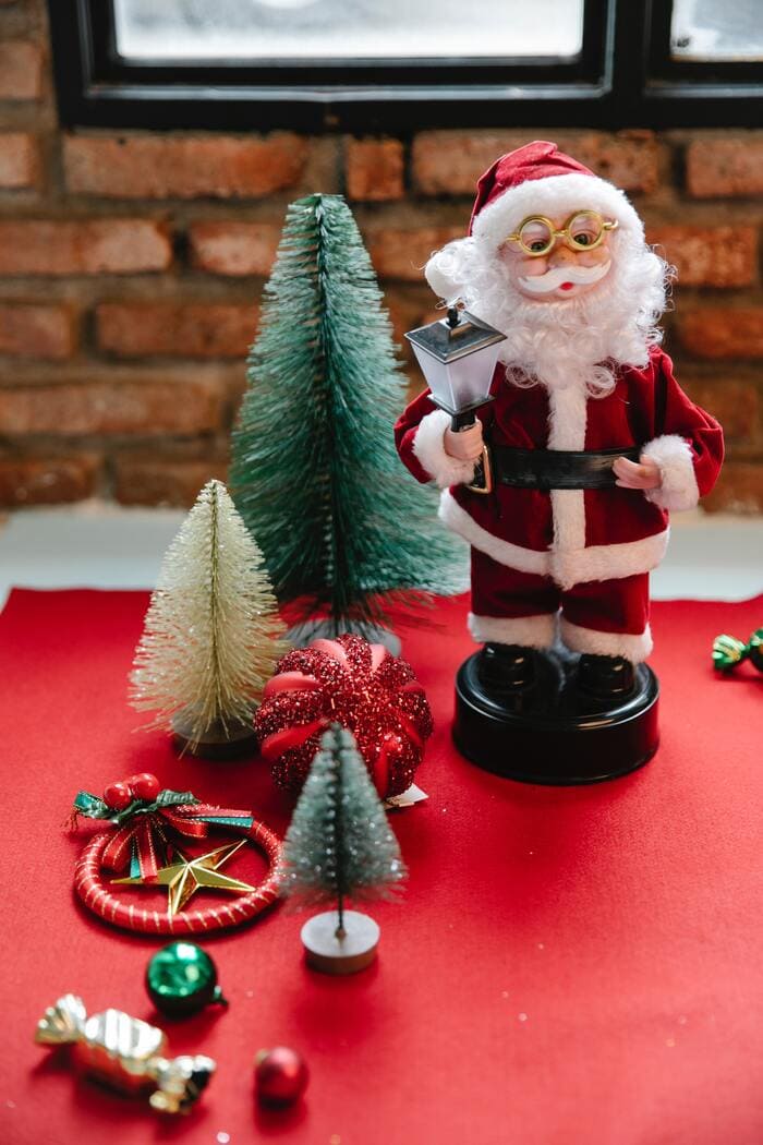 Christmas Puns Jokes - Santa Klaus and Christmas Trees