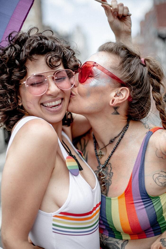 Difference between bisexual and pansexual - couple kissing at pride