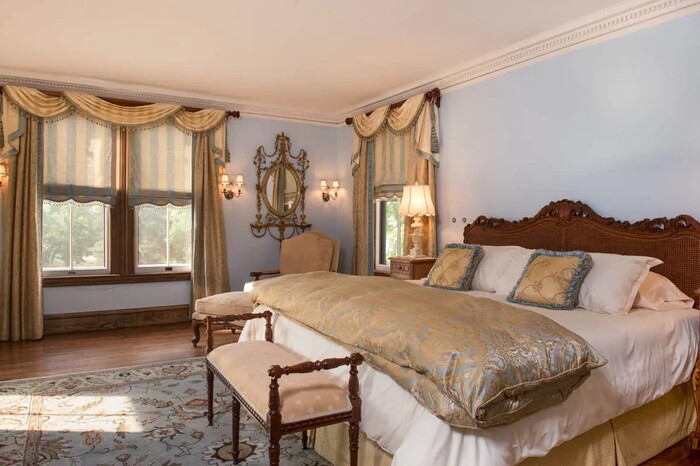 Romantic Airbnbs - Charles Cheney Inn in Manchester, Connecticut