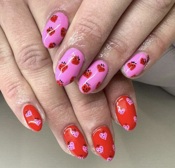 Valentine Nails 2023 - strawberry hearts