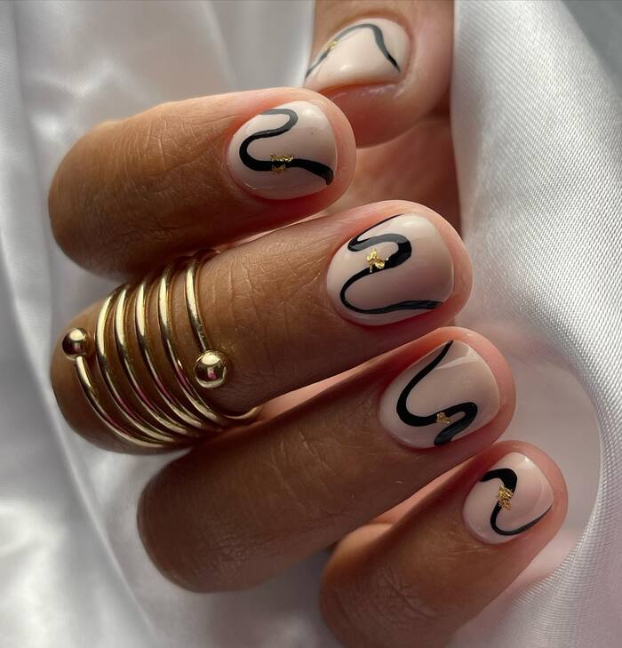 Simple Fall Nails - The Swoop