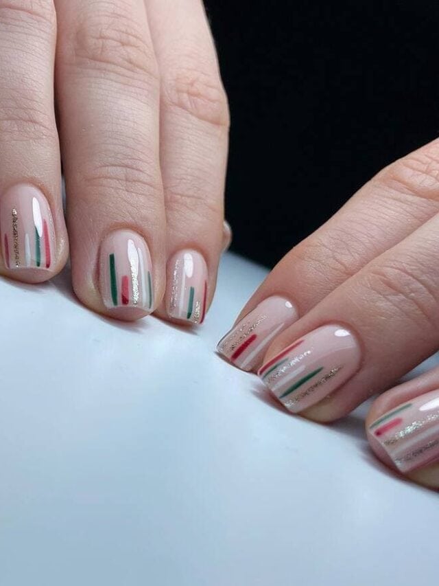 Dazzle With These Simple Christmas Nails
