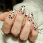 Cute Christmas Nails 2023 - Mistletoe Nails