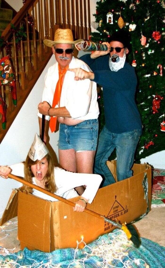 Funny Christmas Photos - dad in jorts