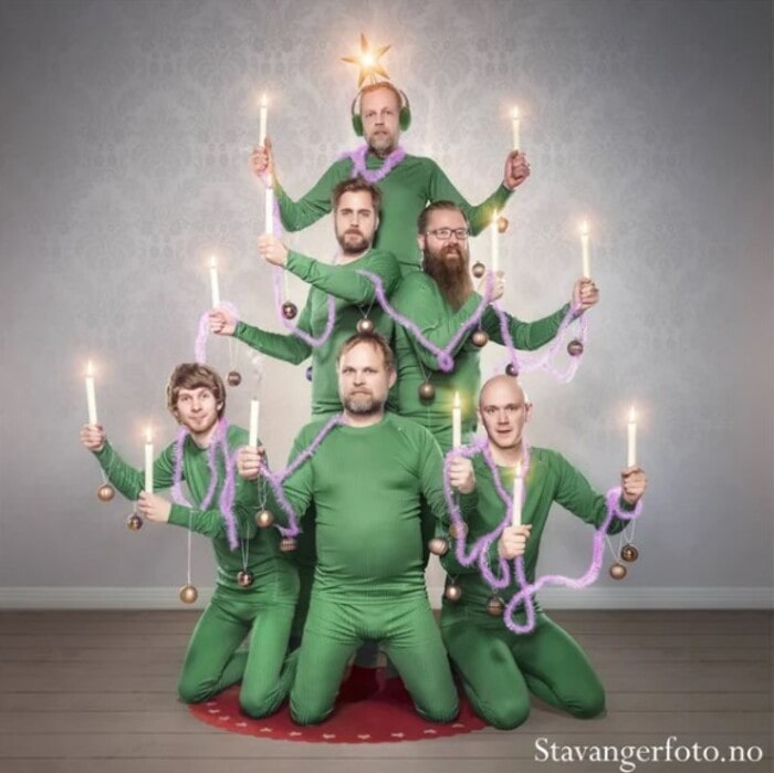 Funny Christmas Photos - human Christmas tree