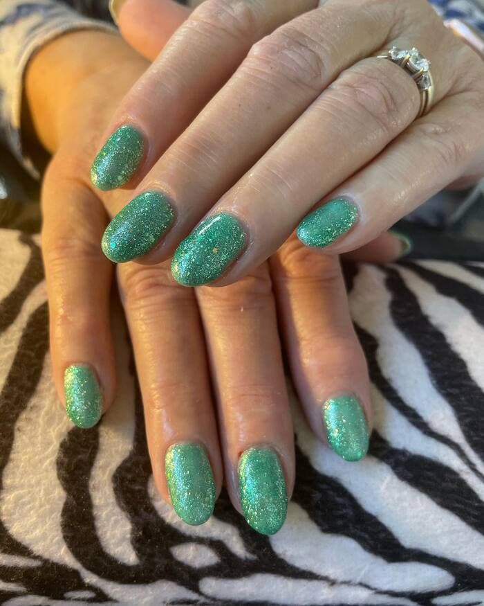 Simple Christmas Nails - Easy Being Green