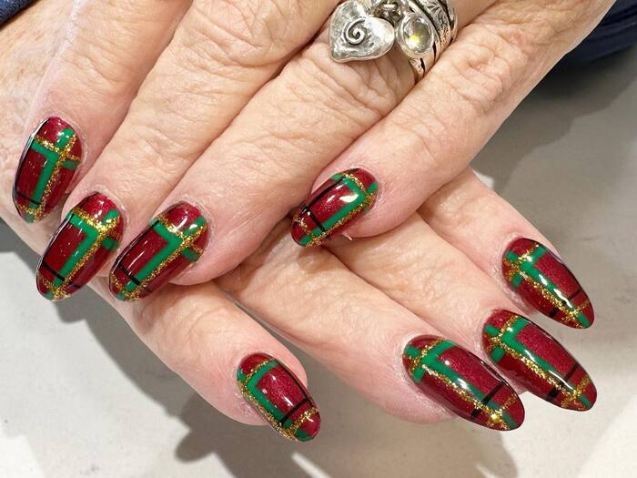 Simple Christmas Nails - Wrapping Paper