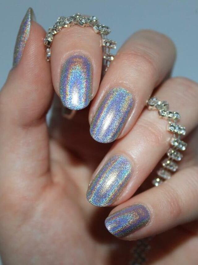 Wave Hello To 2024 With These Glamorous New Year’s Nail Ideas