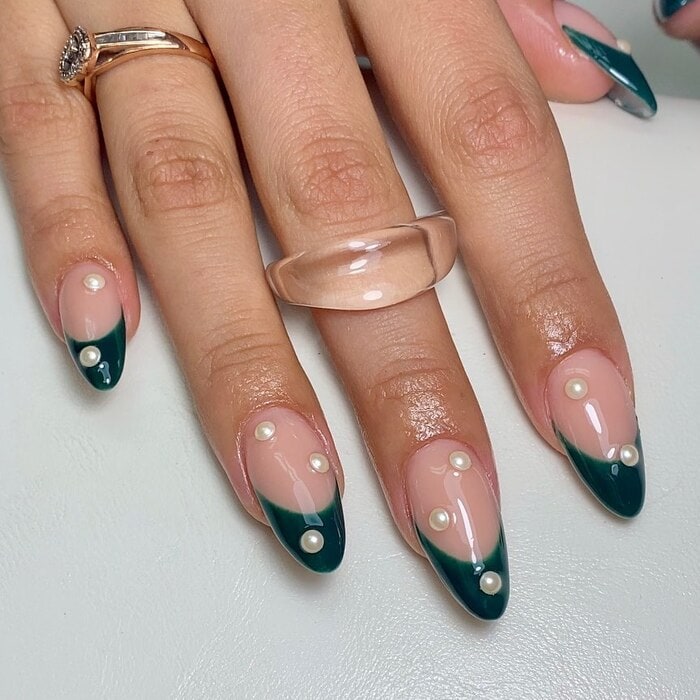 New Years Nails Ideas 2024 - Place some pearls