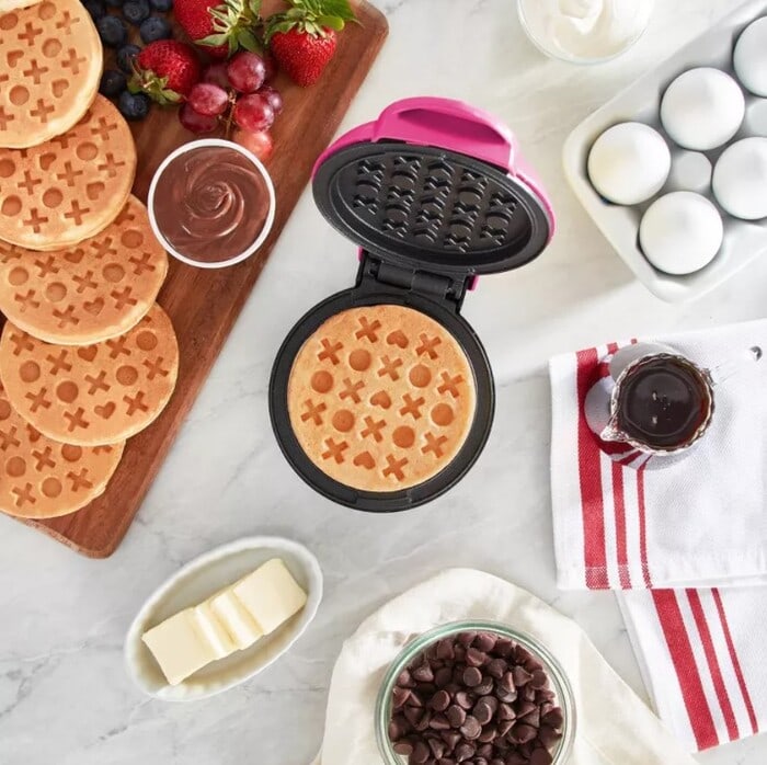 Target Valentine's Day 2024 - Dash XOXO Waffle Maker